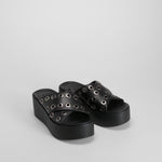 Sandalia plataforma tachas negra NYC