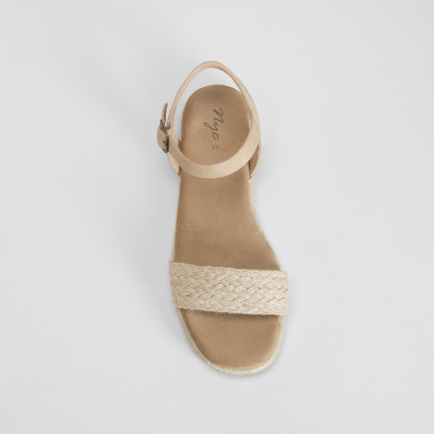 Sandalia plana con pulsera rafia beige NYC