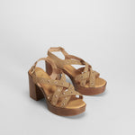 Sandalia tacón alto tachas beige NYC