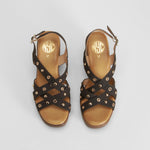 Sandalia tacón alto tachas marrón NYC