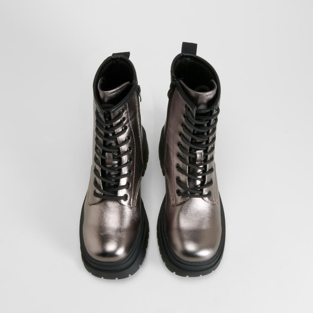 Bota plateada suela gruesa cordones NYC