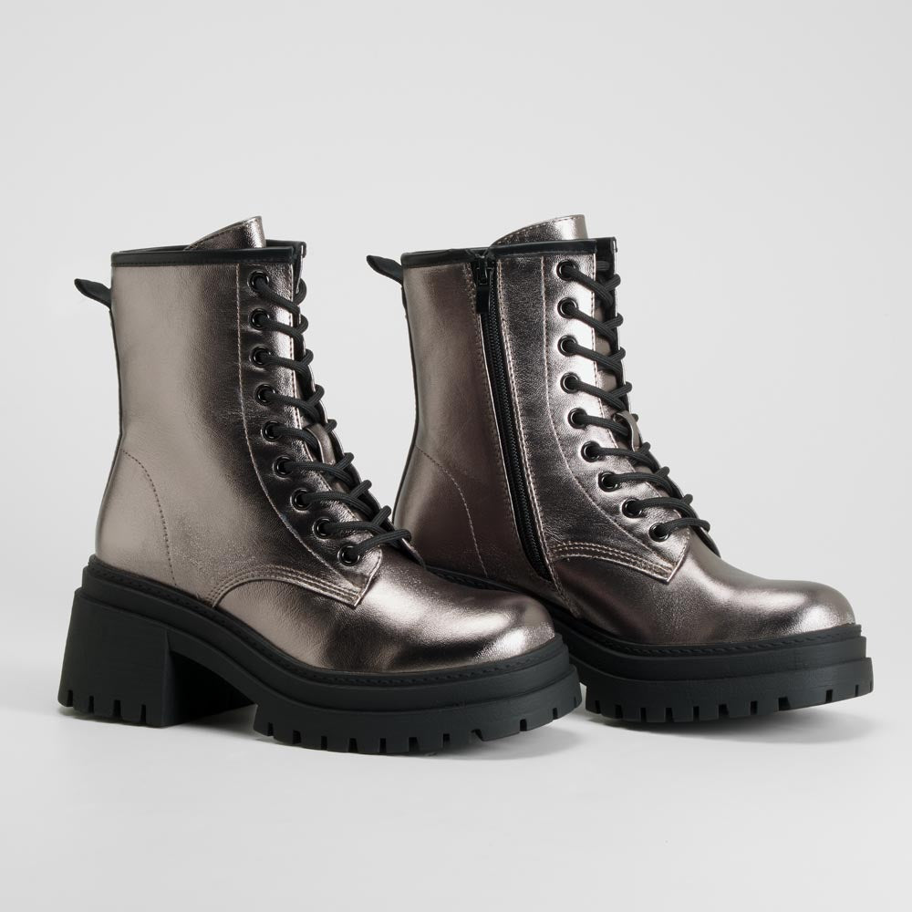 Bota plateada suela gruesa cordones NYC