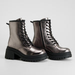 Bota plateada suela gruesa cordones NYC