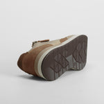 Zapatilla beige con cierre lateral SENDA ROAD