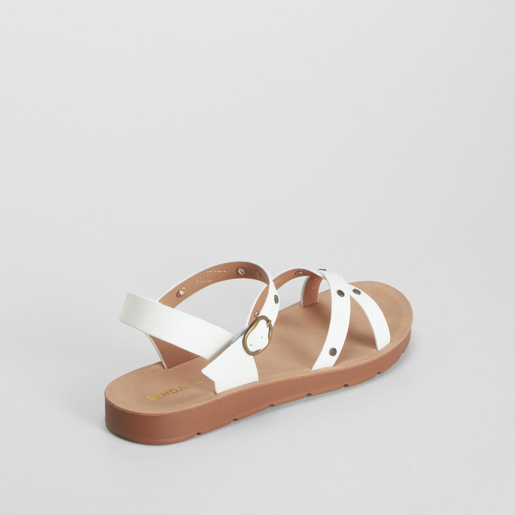 Sandalia tiras detalle metal blanca SENDA ROAD