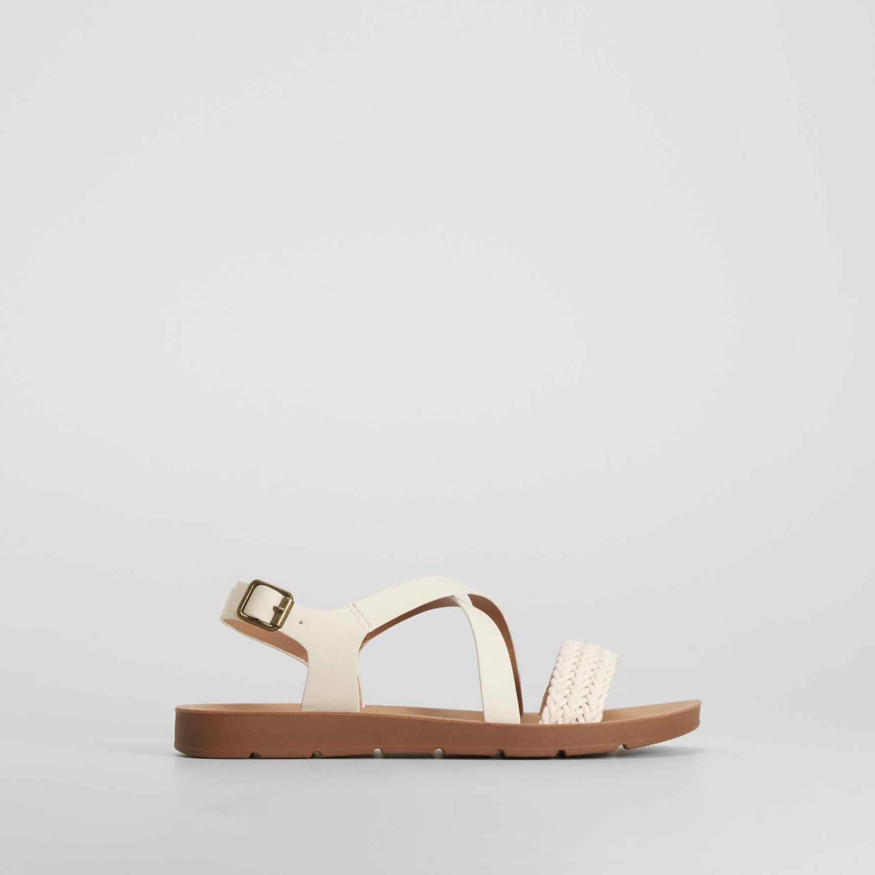 Sandalia hebilla lateral beige SENDA ROAD