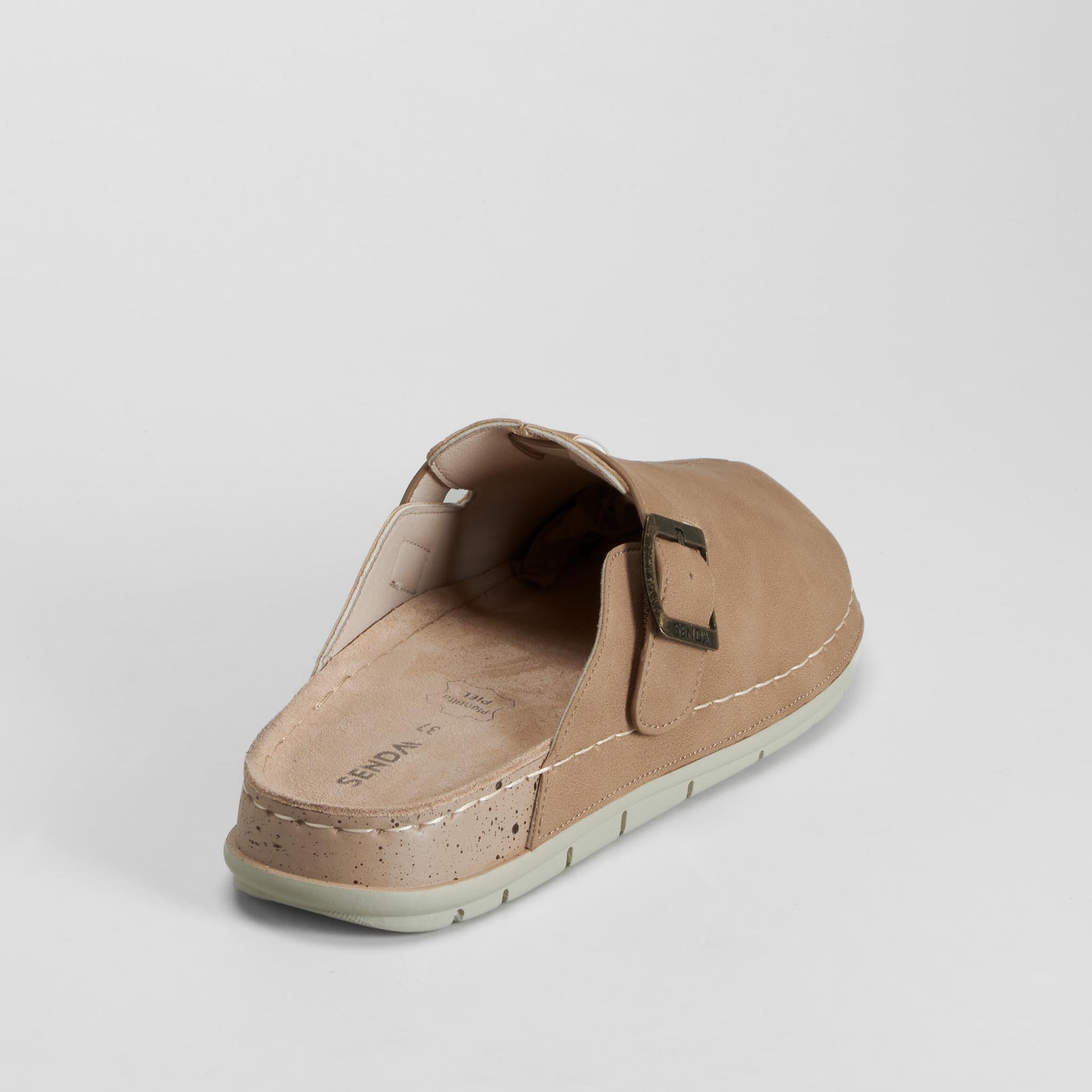 Zueco con hebilla beige SENDA ROAD
