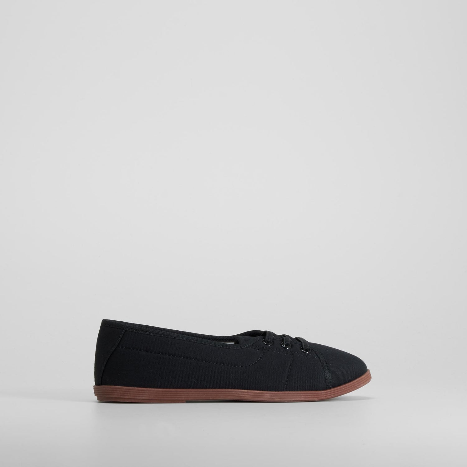 Zapatilla lona con cordón negra COCONUT