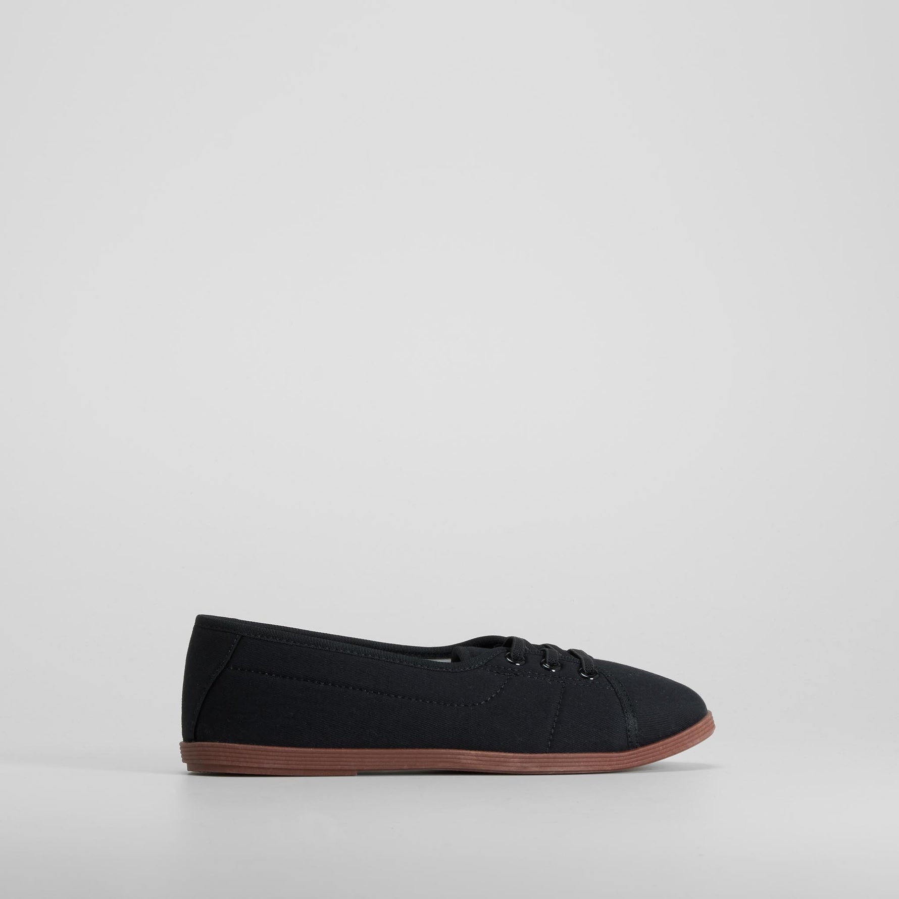 Zapatilla lona con cordón negra COCONUT