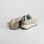 Zapatilla beige con detalles pastel REFRESH
