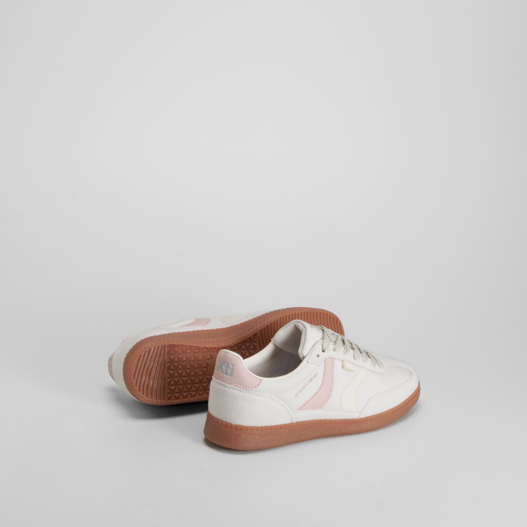 Sneaker suela caramelo blanca XTI