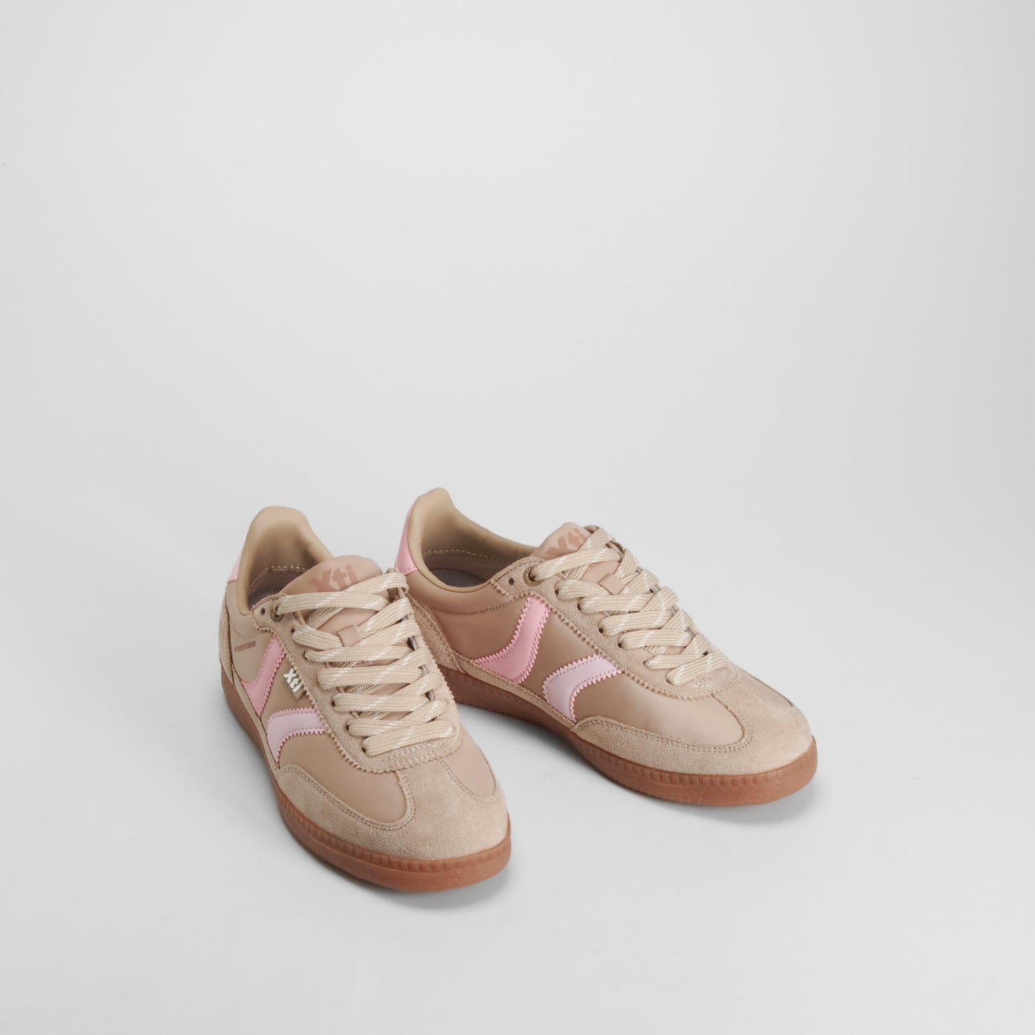 Sneaker suela caramelo marrón XTI