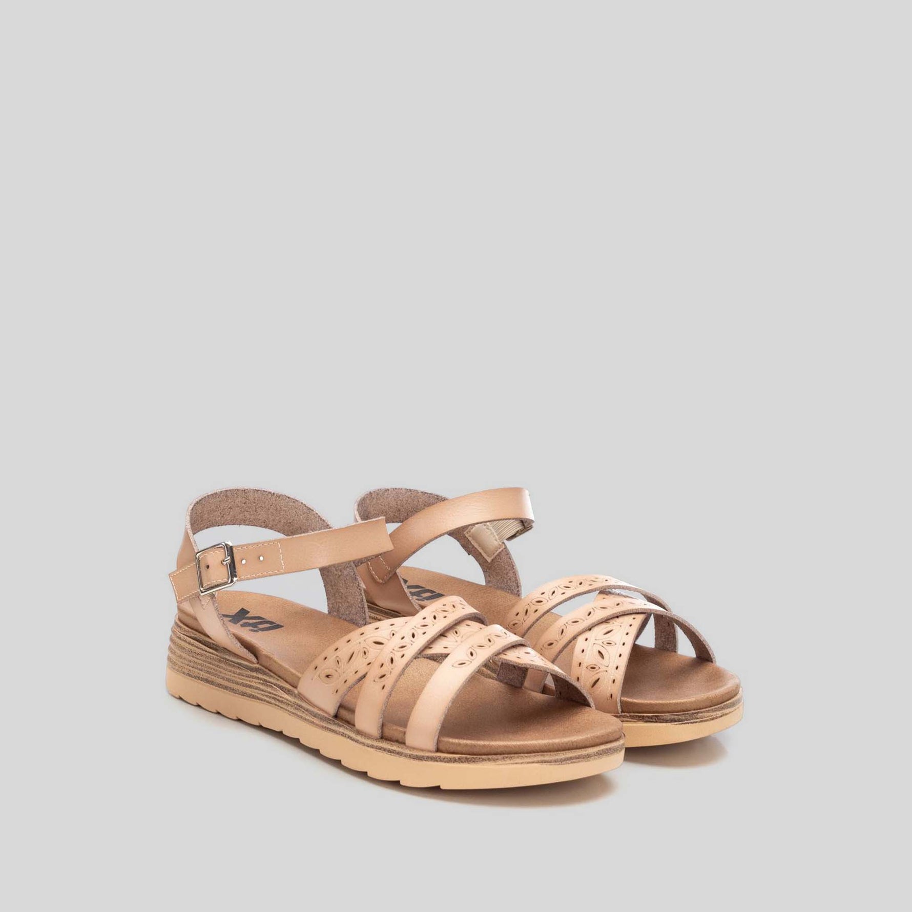 Sandalia cuña tres tiras beige XTI