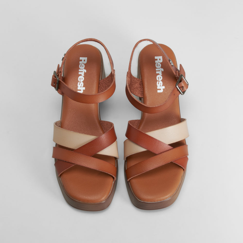 Sandalia tacón piel tiras cruzadas marrón REFRESH