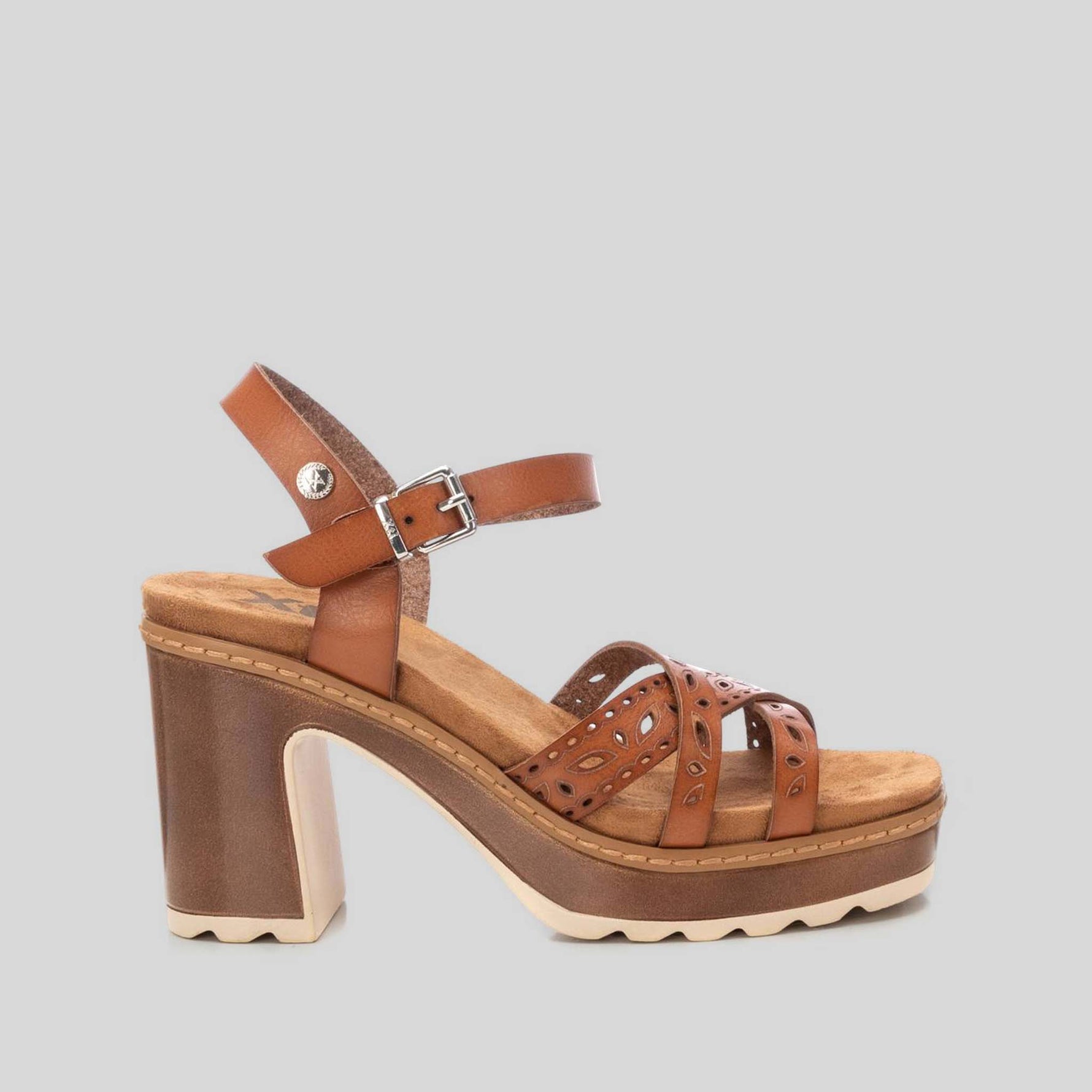 Sandalia tacón tiras cruzadas marrón REFRESH