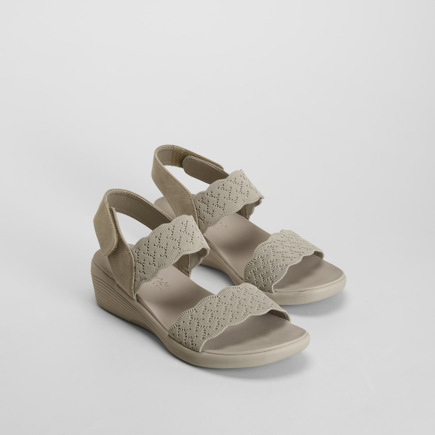 Sandalia deportiva tiras ajustables beige SKECHERS