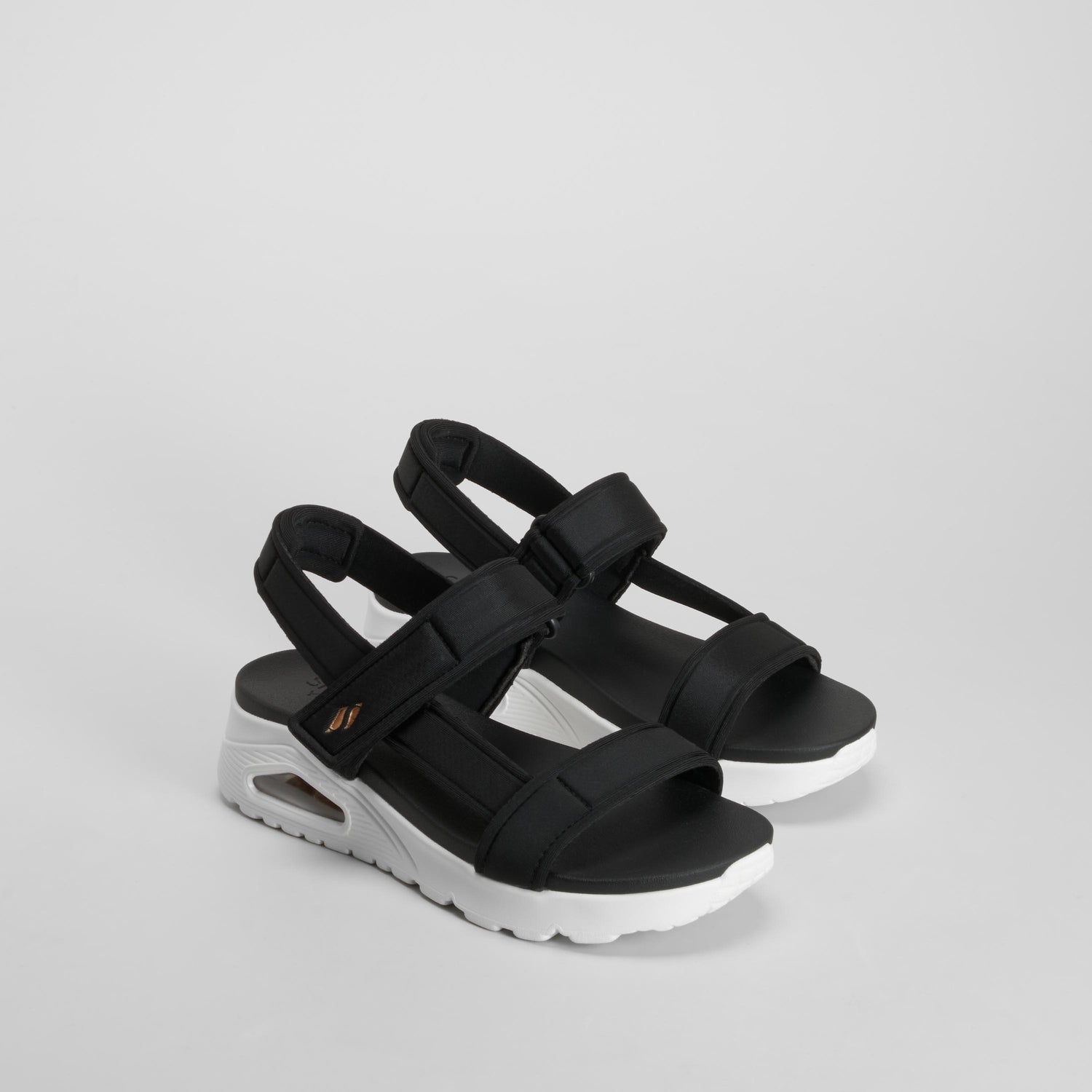Sandalia deportiva UNO negra SKECHERS