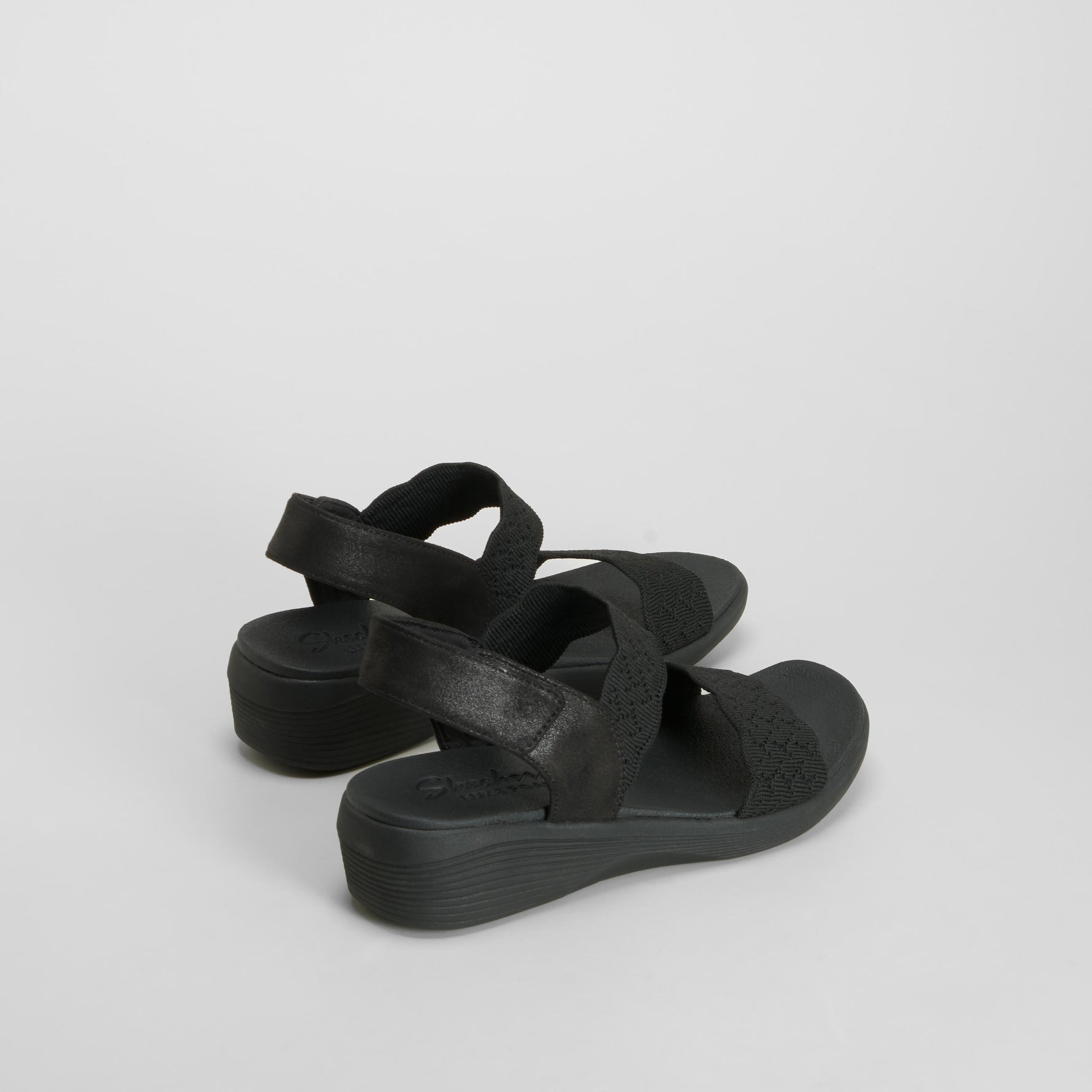 Sandalia deportiva tiras ajustables negra SKECHERS