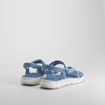 Sandalia azul suela blanca cómoda SKECHERS