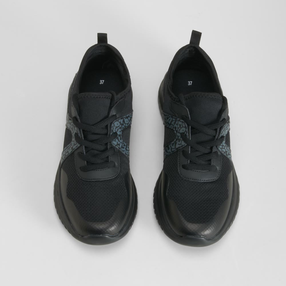 Zapatilla walking negra UTWO