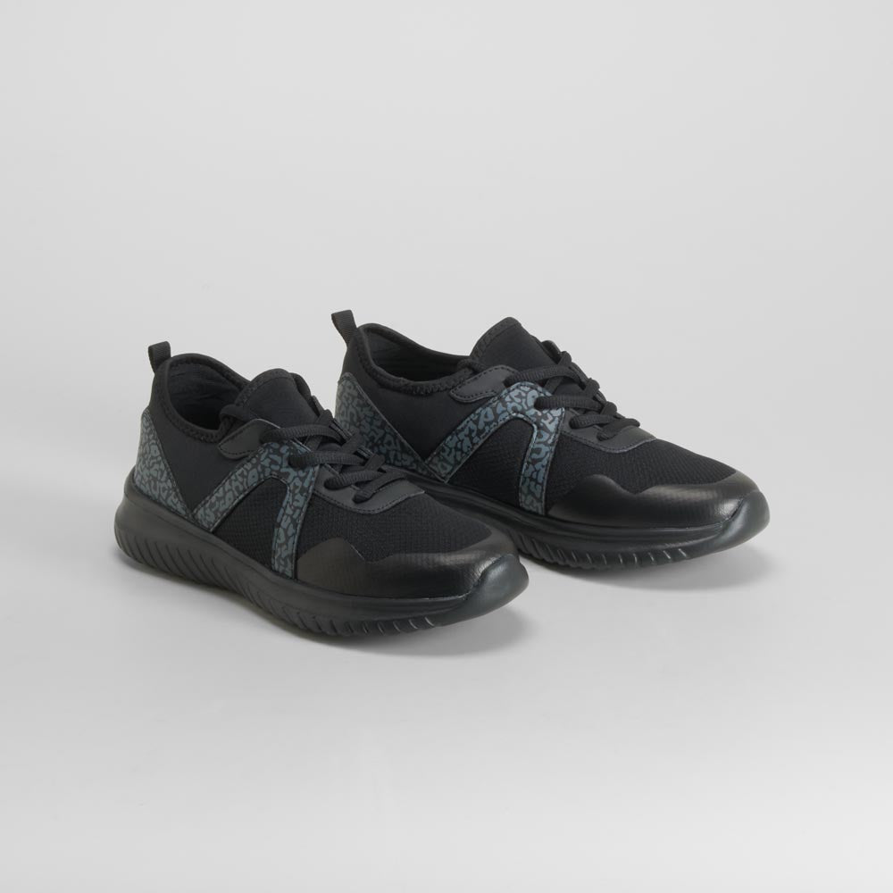 Zapatilla walking negra UTWO
