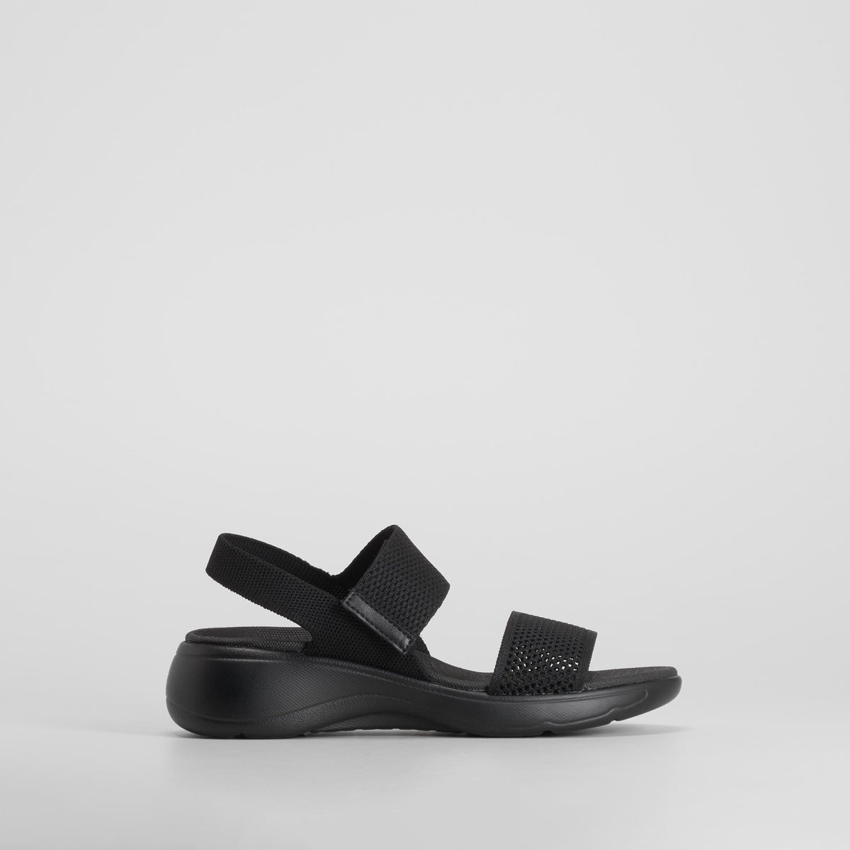 Sandalia deportiva con cuña negra UTWO