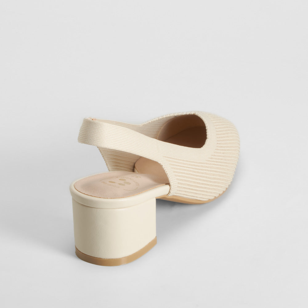 Zapato tacón medio destalonado beige COMFEET