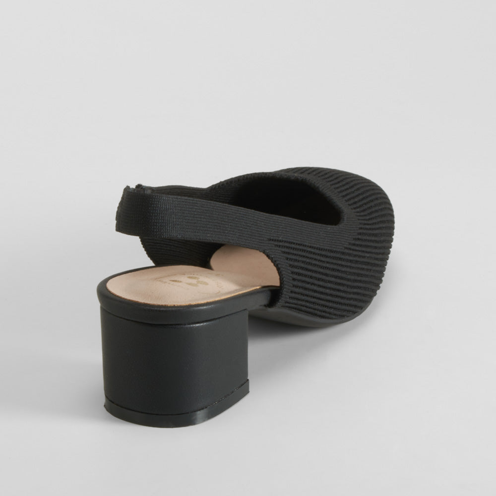 Zapato tacón medio destalonado negro COMFEET