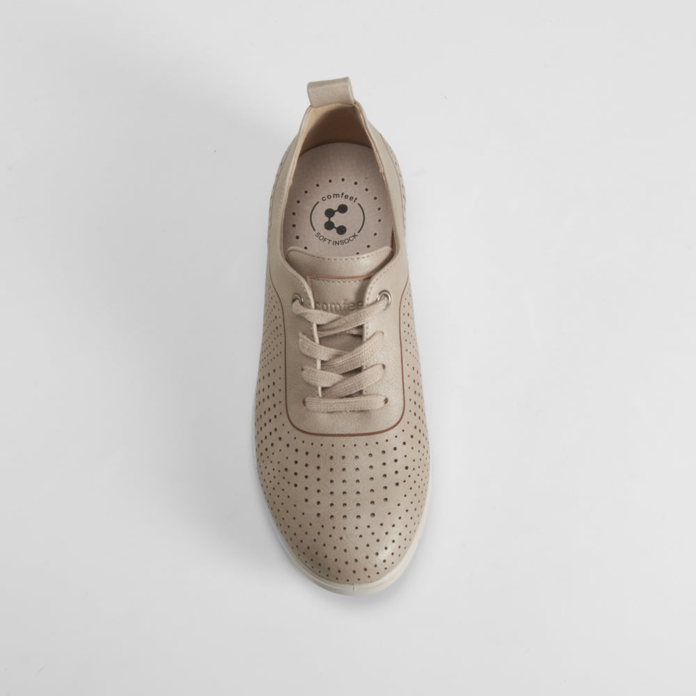 Zapatilla beige perforada COMFEET