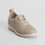 Zapatilla beige perforada COMFEET