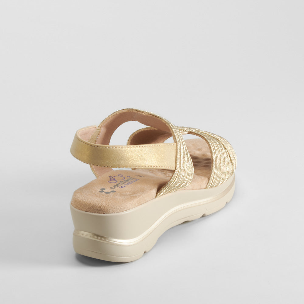 Sandalia cuña oro COMFEET