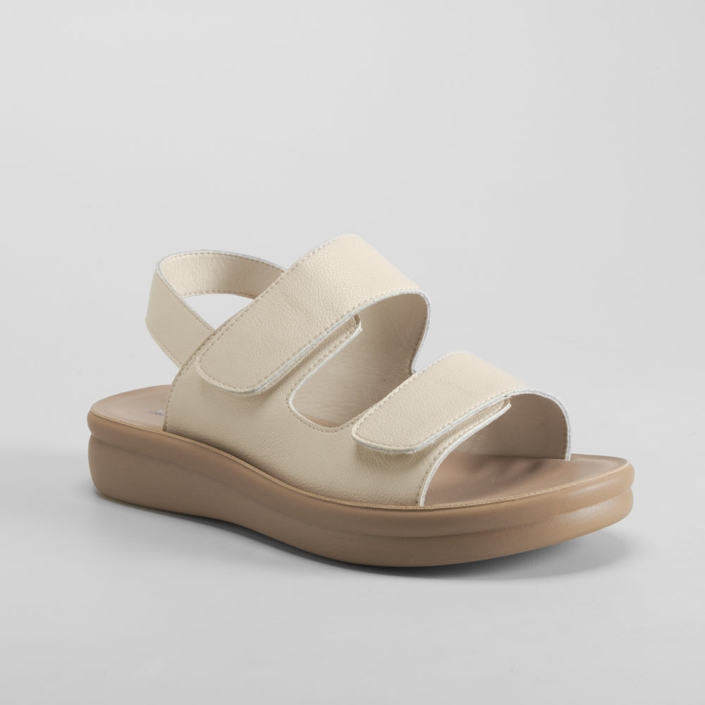 Sandalia plana velcros piel beige COMFEET