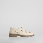 Sandalia plana cerrada piel beige COMFEET