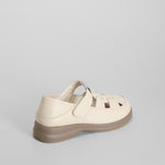 Sandalia plana cerrada piel beige COMFEET