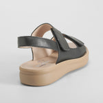 Sandalia plana velcros piel negra COMFEET