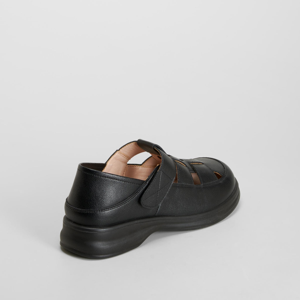 Sandalia plana cerrada piel negra COMFEET