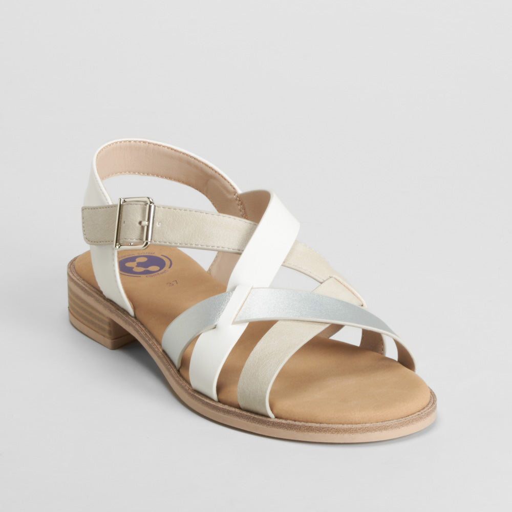 Sandalia plana hebilla tira cruzada blanca COMFEET