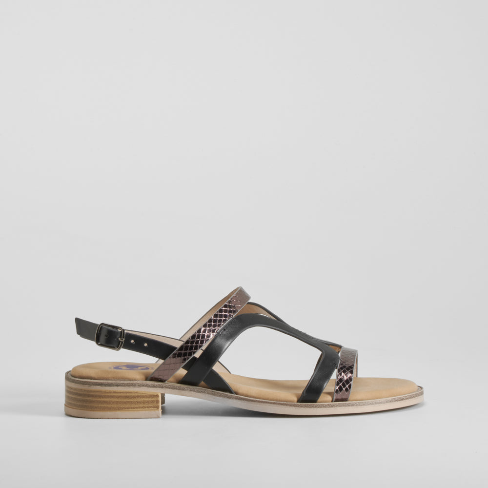 Sandalia plana tiras brillantes negra COMFEET