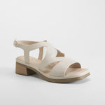 Sandalia tacón bajo hebilla beige COMFEET