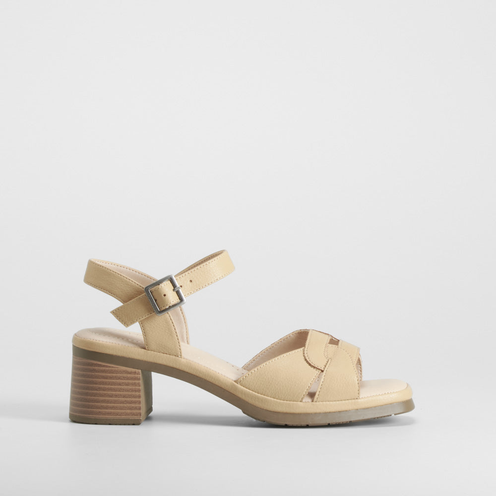 Sandalia tacón Hexaflex oro COMFEET