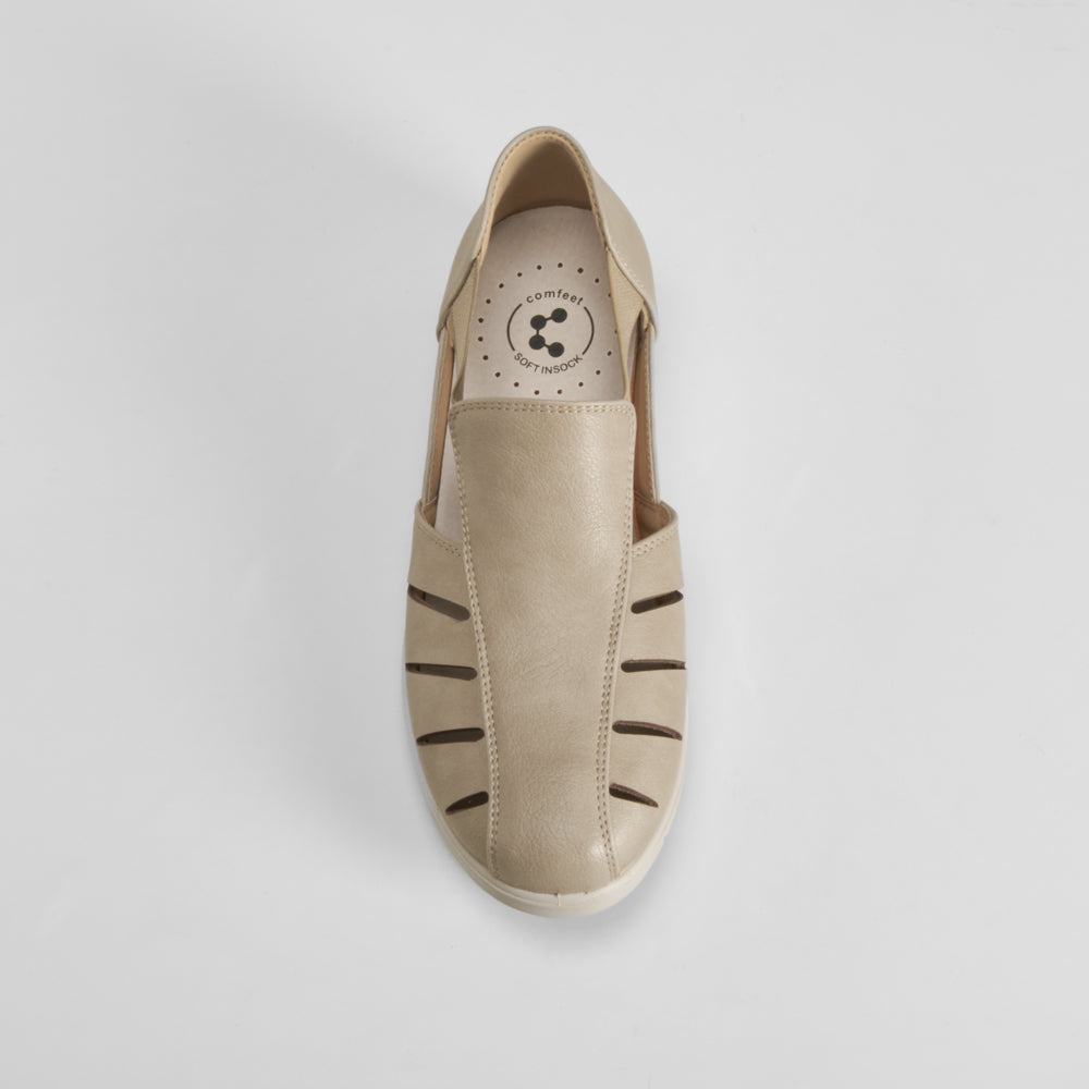 Sandalia cerrada beige COMFEET