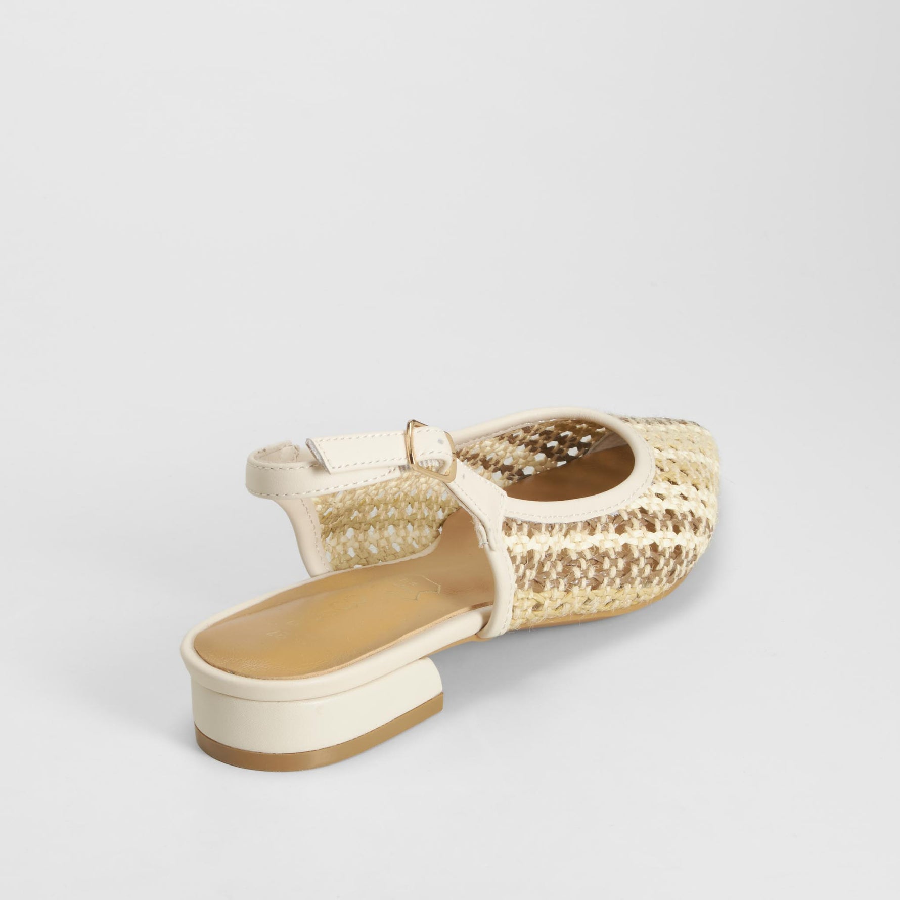 Bailarina abierta tacón bajo beige FOSCO