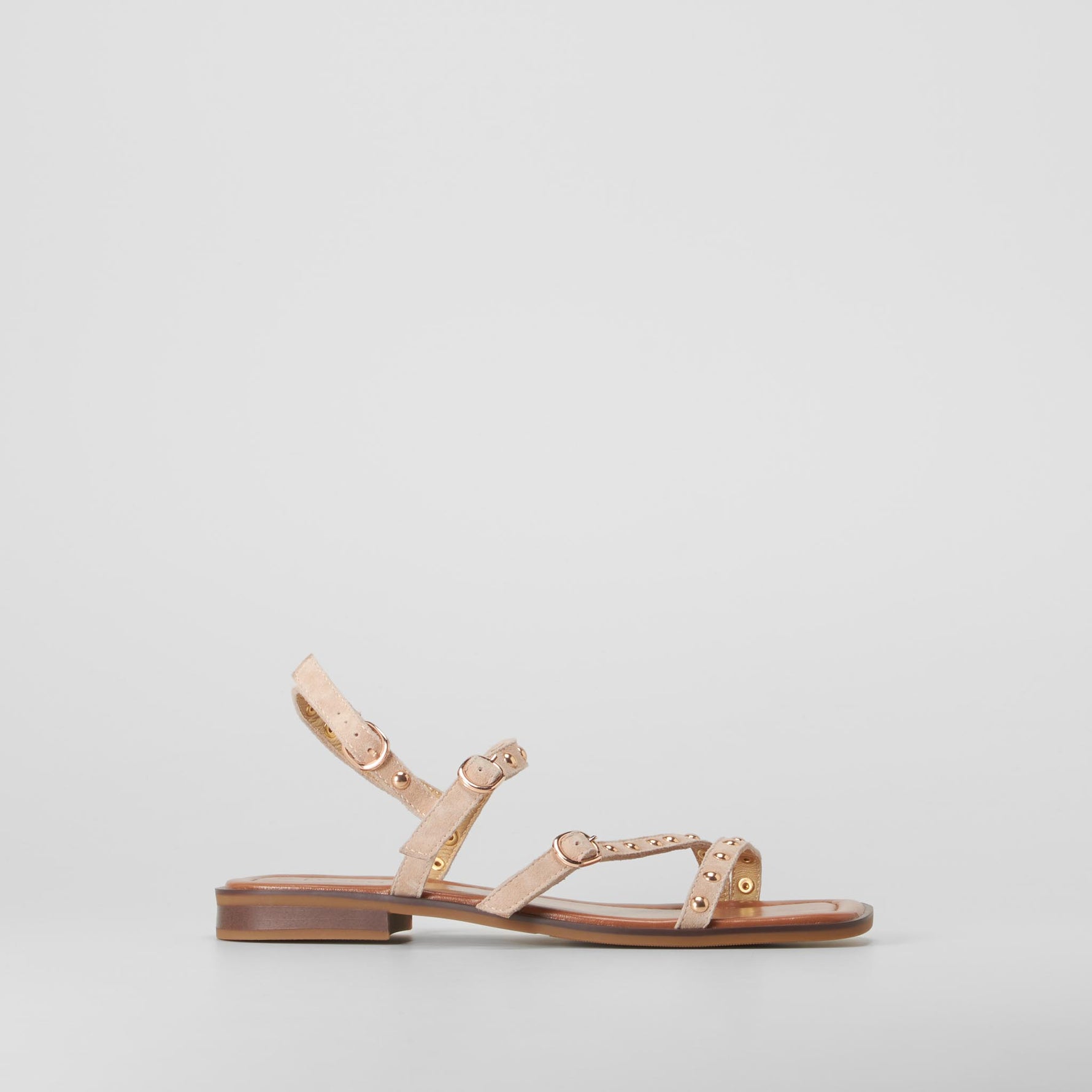 Sandalia plana tachuelas beige FOSCO