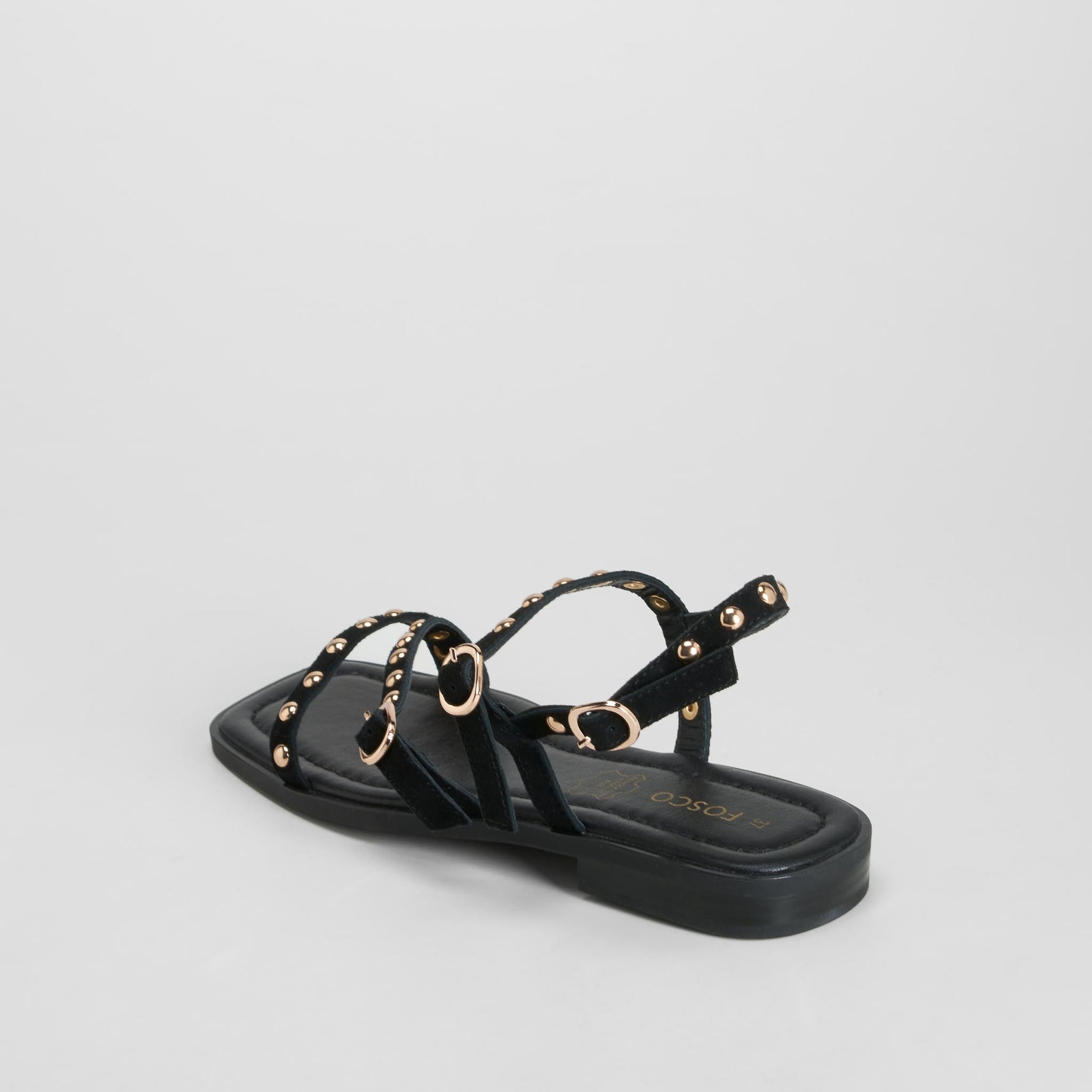 Sandalia tiras tachuelas negro piel FOSCO
