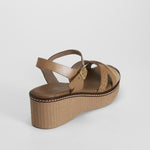 Sandalia cuña piel beige FOSCO