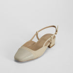 Zapato destalonado tacón bajo beige PICCOLA PIU