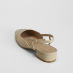 Zapato destalonado tacón bajo beige PICCOLA PIU