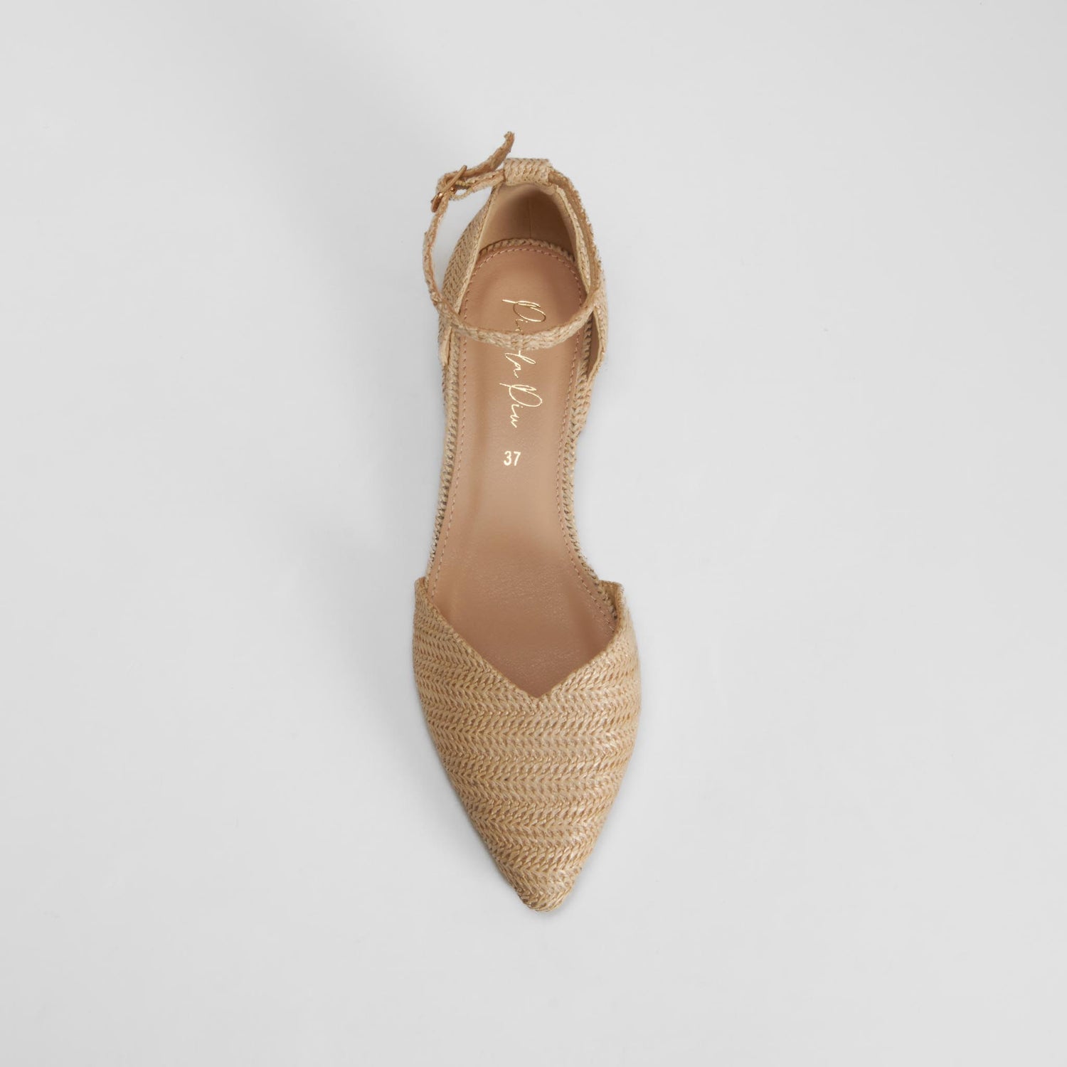Zapato tacón bajo punta beige PICCOLA PIU