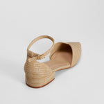 Zapato tacón bajo punta beige PICCOLA PIU