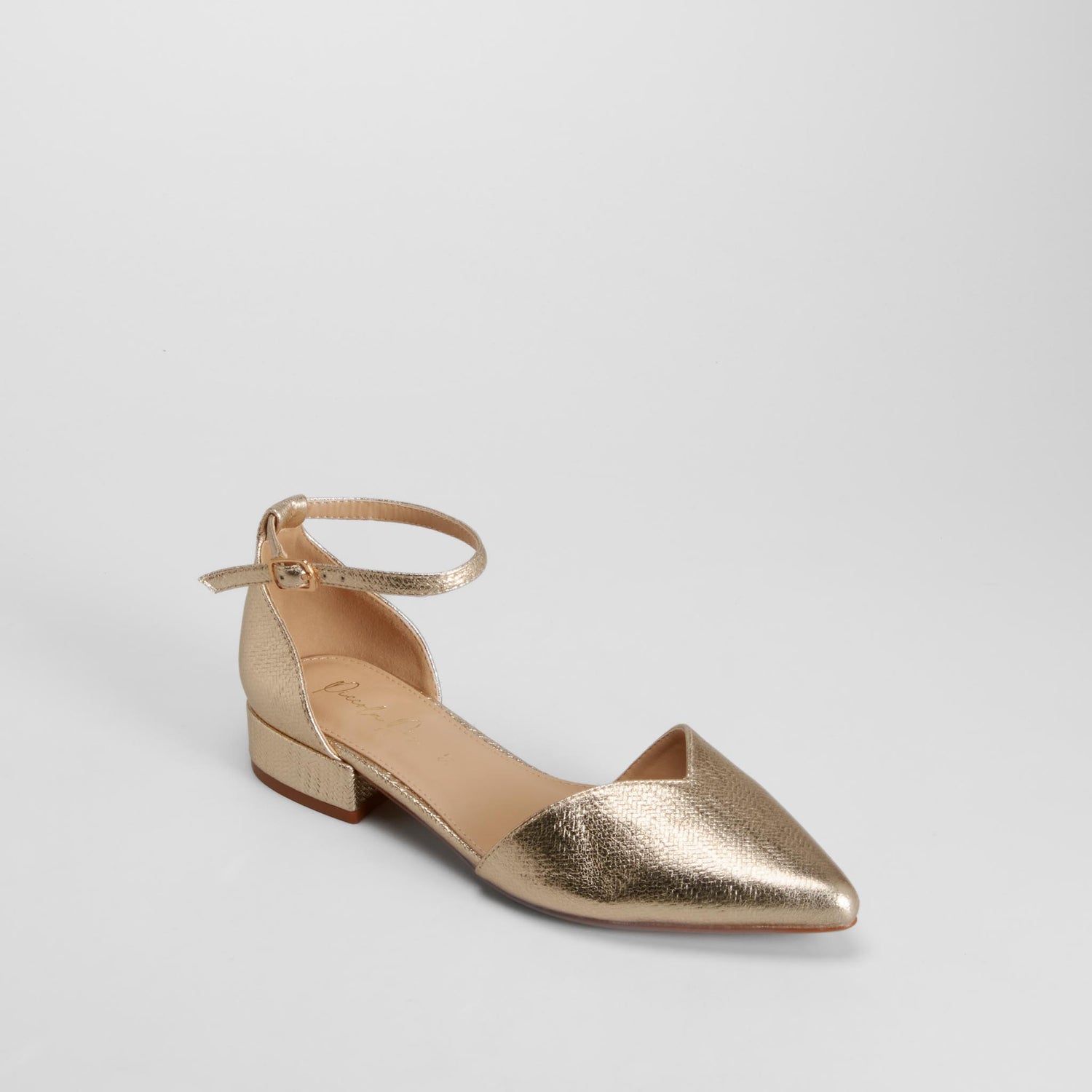 Zapato tacón bajo punta oro PICCOLA PIU